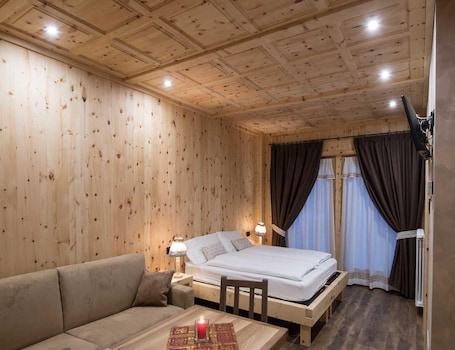 Romantic Studio, Courtyard View | Down duvets, in-room safe, cots/infant beds, free WiFi. CHALET LA RUGIADA