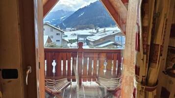 Superior-Studio, Balkon, Bergblick | Daunenbettdecken, Zimmersafe, Babybetten, kostenloses WLAN