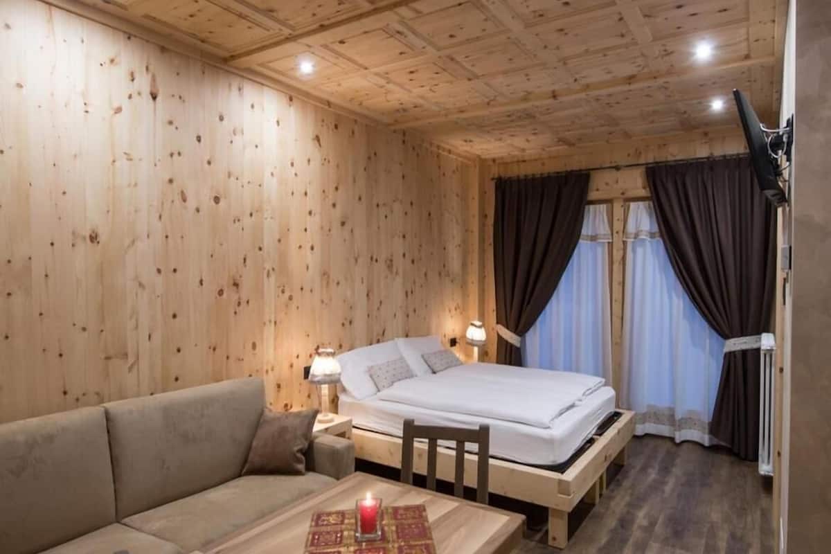 Monolocale Romantico, vista cortile | Una cassaforte in camera, Wi-Fi gratuito