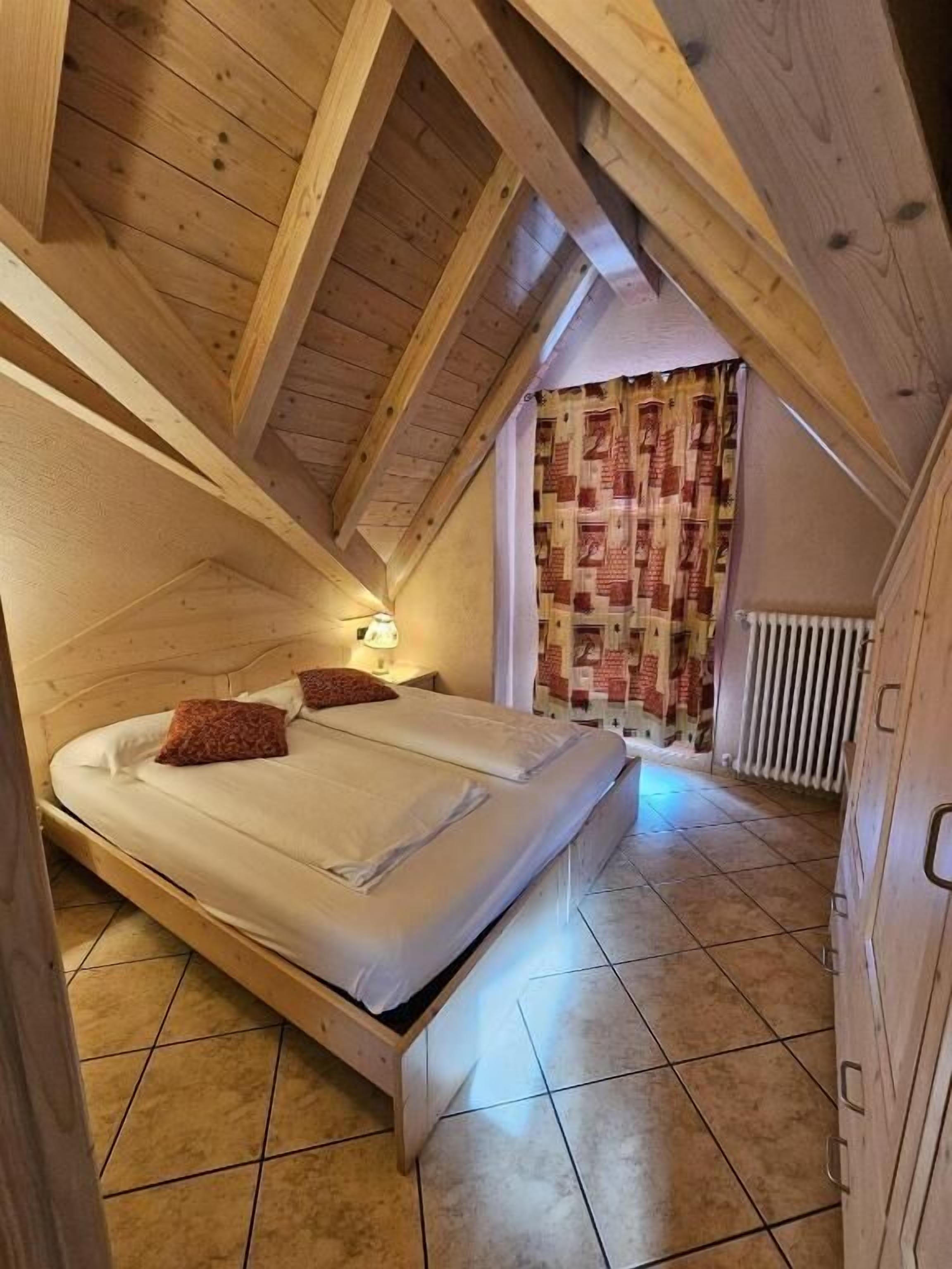 Appartamento Superior, balcone, vista montagna | Una cassaforte in camera, Wi-Fi gratuito