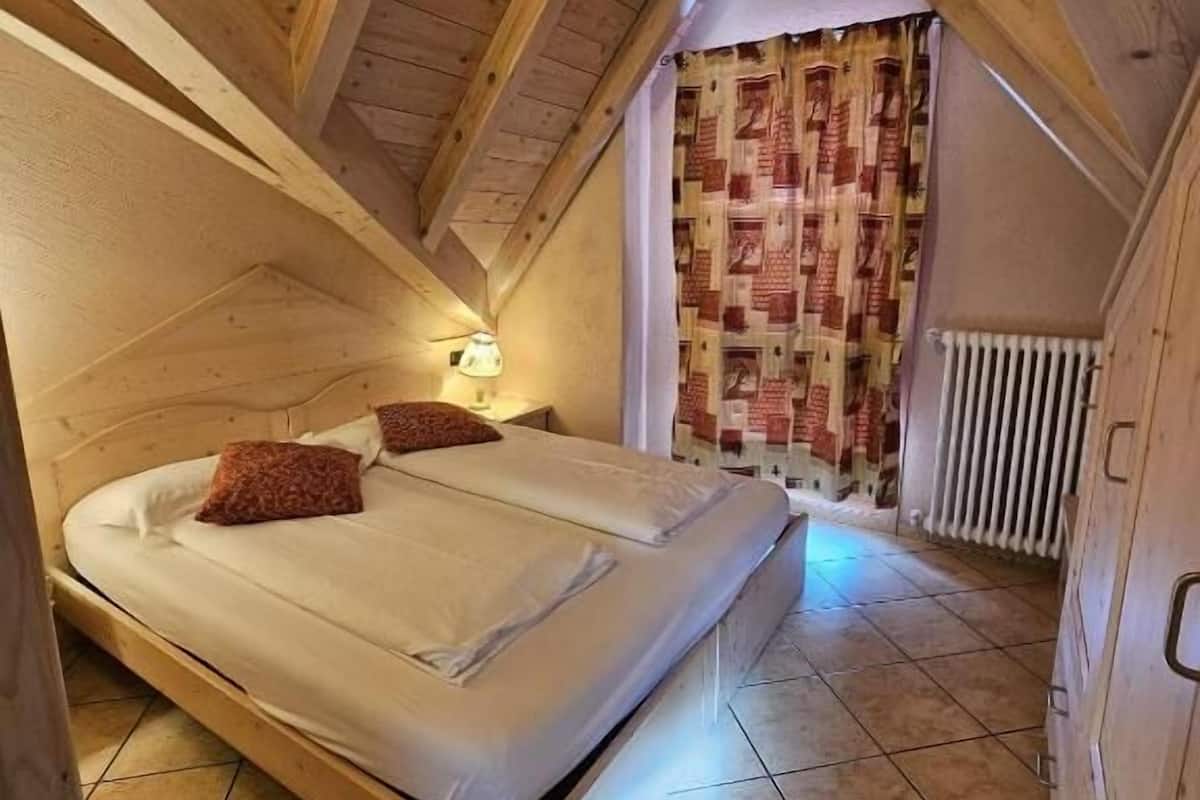 Appartamento Superior, balcone, vista montagna | Una cassaforte in camera, Wi-Fi gratuito