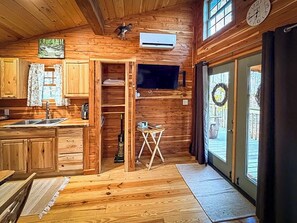 Interior - Treehouse by the Creek: Cozy Treetop Nest with a Hot Tub (Walland)