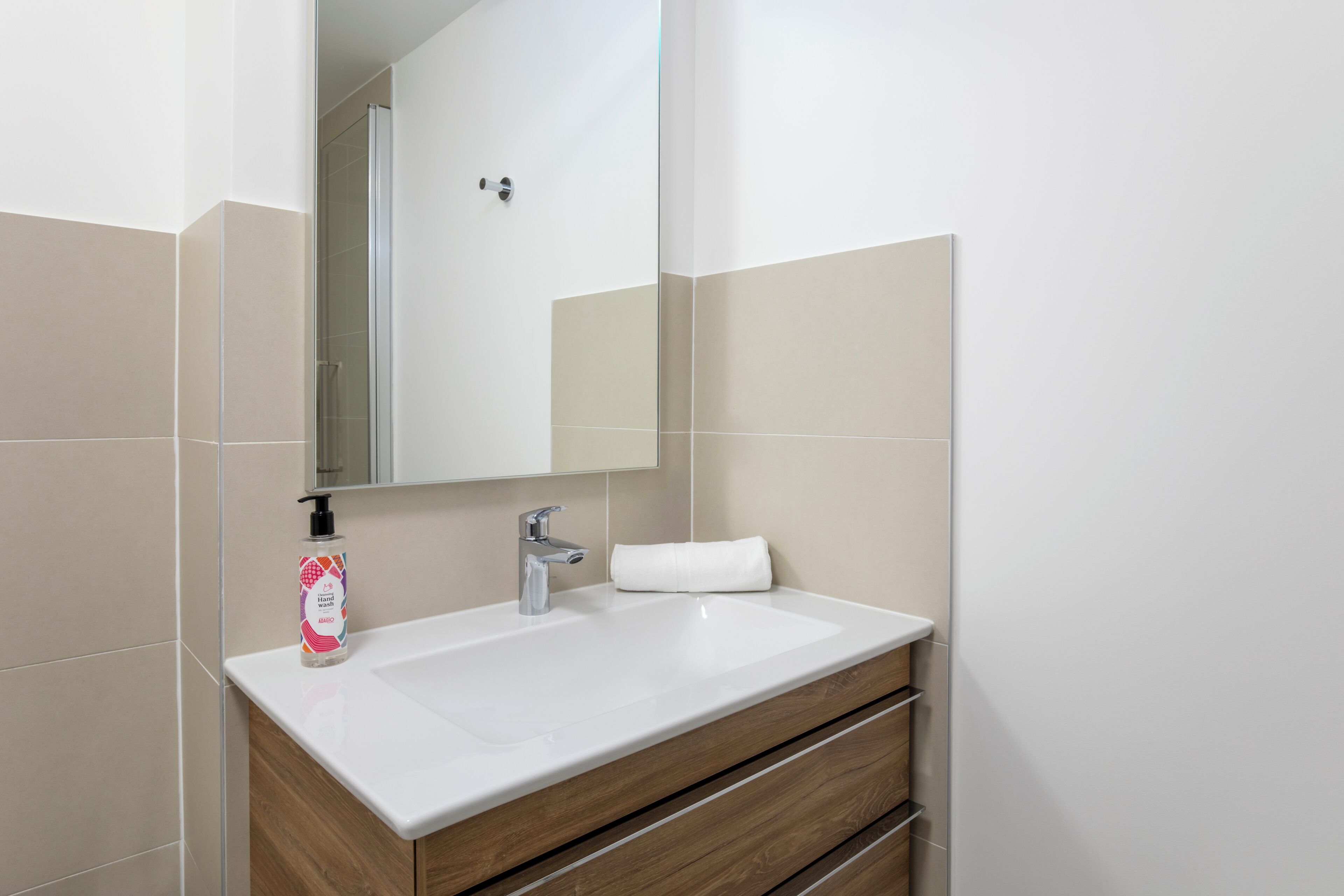 Estudio, 2 camas individuales | Baño