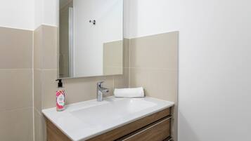 Estudio, 2 camas individuales | Baño