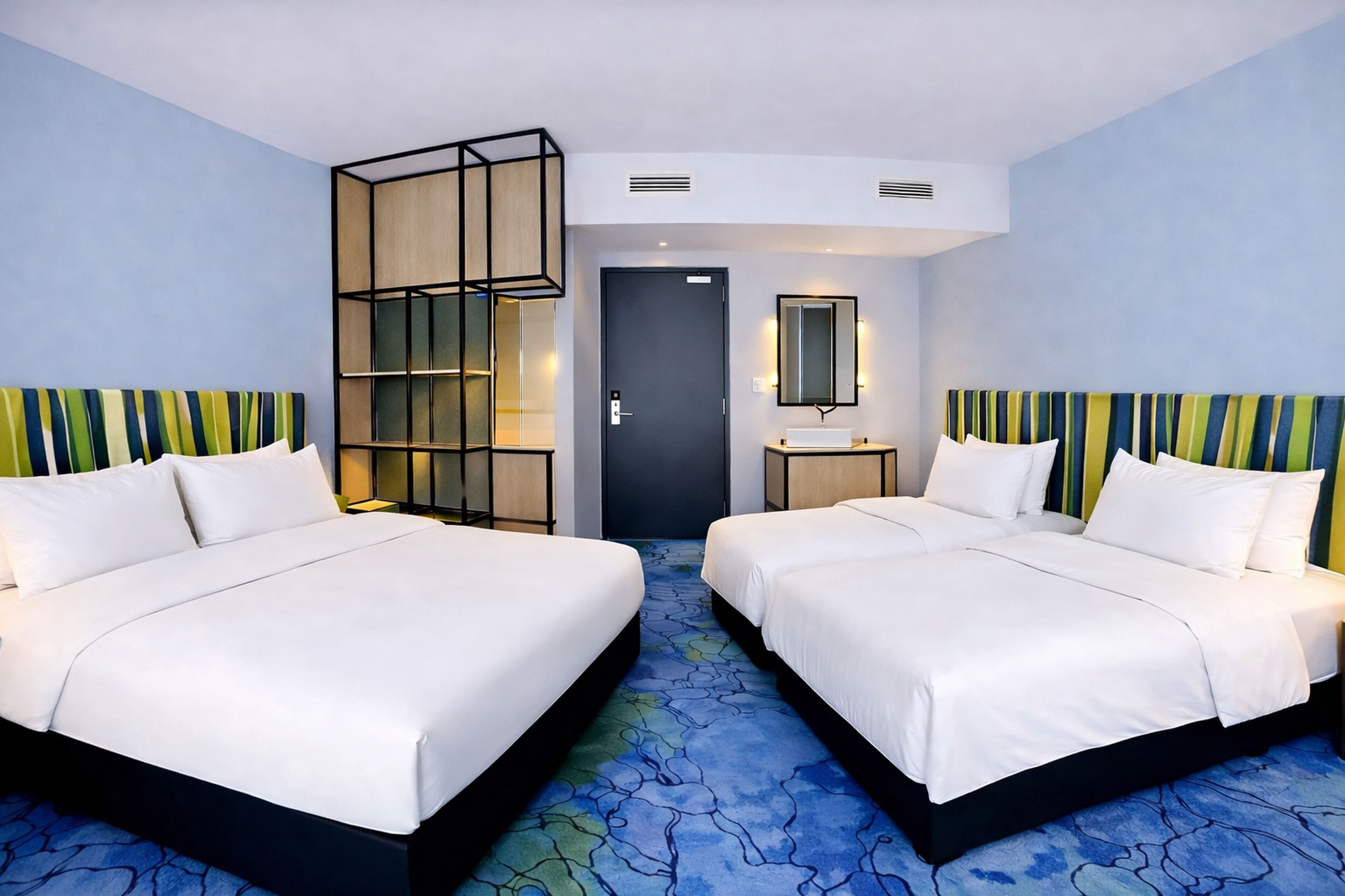 Familiekamer, 2 tweepersoonsbedden, kamers met tussendeur (Standard) | Geluiddichte muren, een strijkplank/strijkijzer, gratis wifi, beddengoed