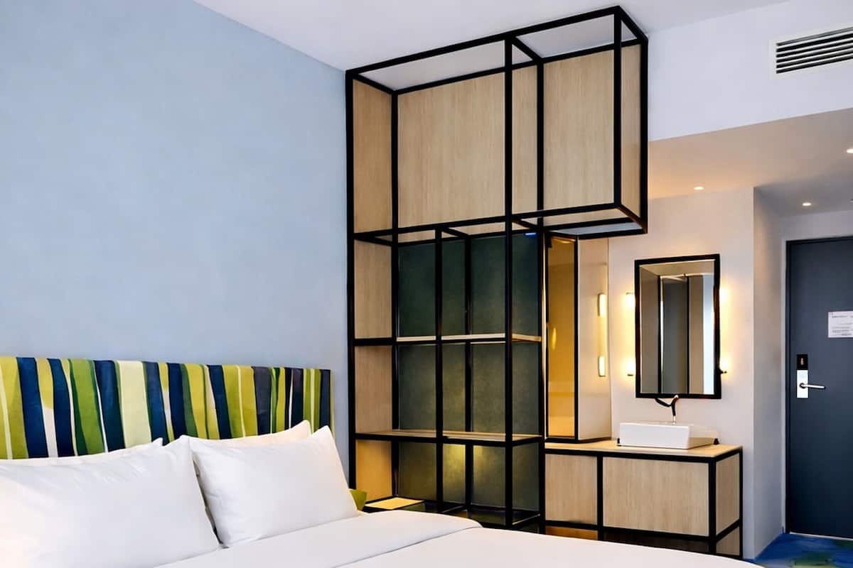 Phòng cách âm, bàn ủi/dụng cụ ủi quần áo