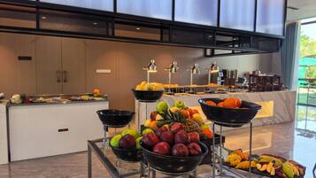 Tägliches Frühstücksbuffet gegen Gebühr