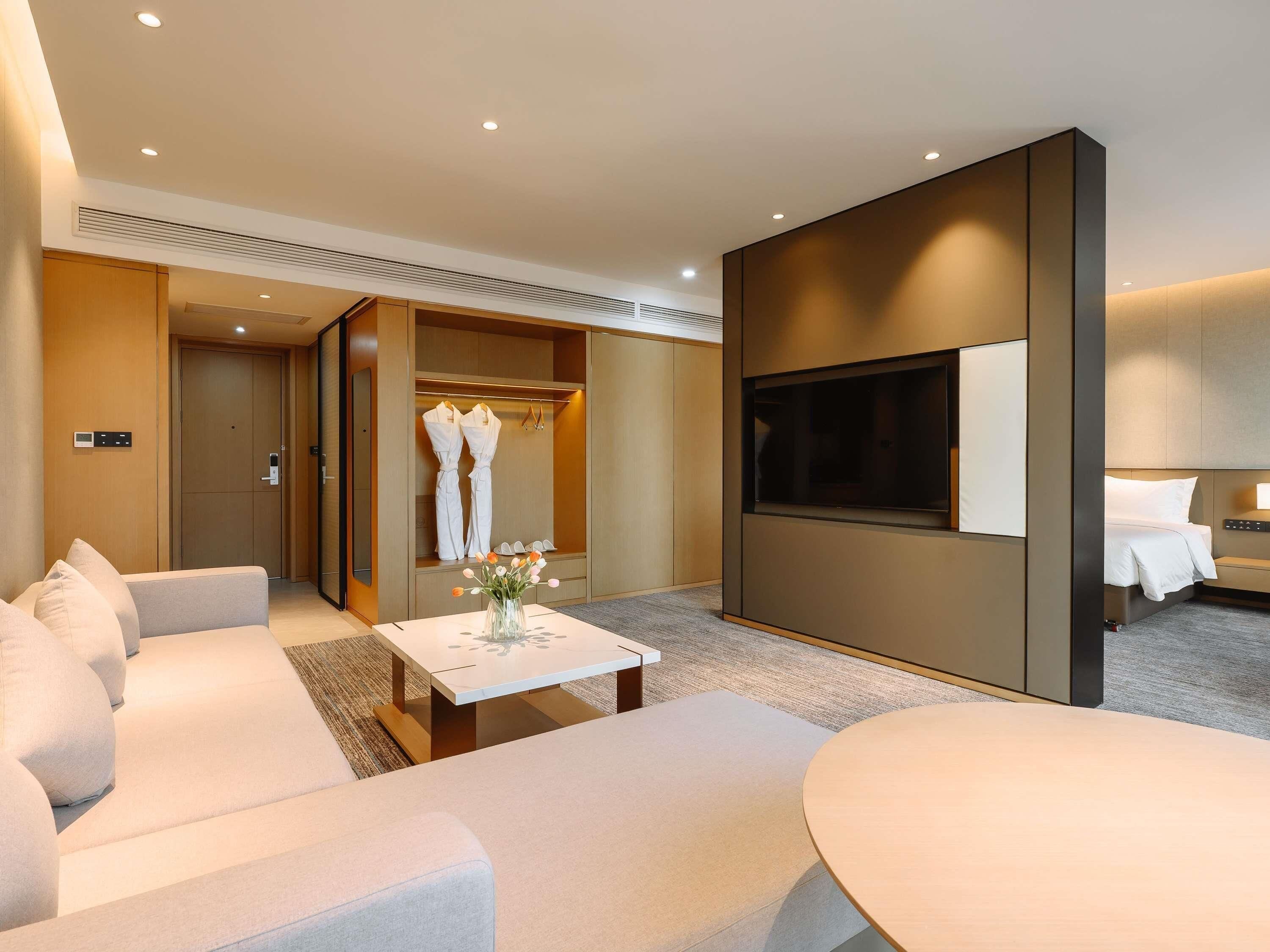 Suite Supérieure, 1 très grand lit et 1 canapé-lit | Literie de qualité supérieure, minibar, coffres-forts dans les chambres