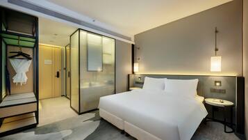 Deluxe Room, 1 King Bed | Down comforters, pillowtop beds, free minibar, in-room safe