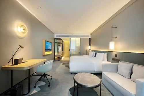 Couette en duvet d'oie, surmatelas, articles gratuits dans le mini-bar
