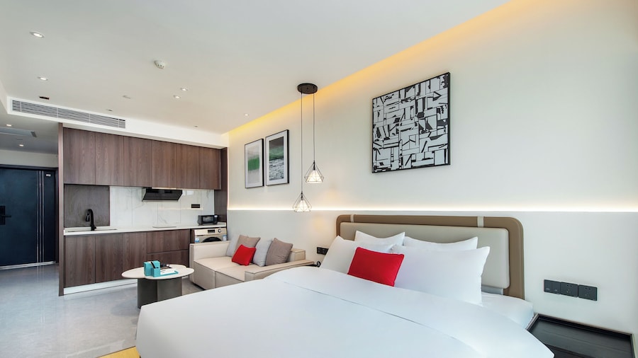 Novotel Living Yunnan Dianchi Times