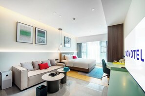 Superior Room, 1 King Bed | Down duvets, free minibar items, soundproofing, free WiFi - Novotel Living Yunnan Dianchi Times (Kunming)