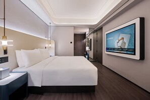 Superior Room, 1 King Bed | Down comforters, free minibar, laptop workspace, bed sheets - Novotel Shanghai Xuhui Riverside (Shanghai)