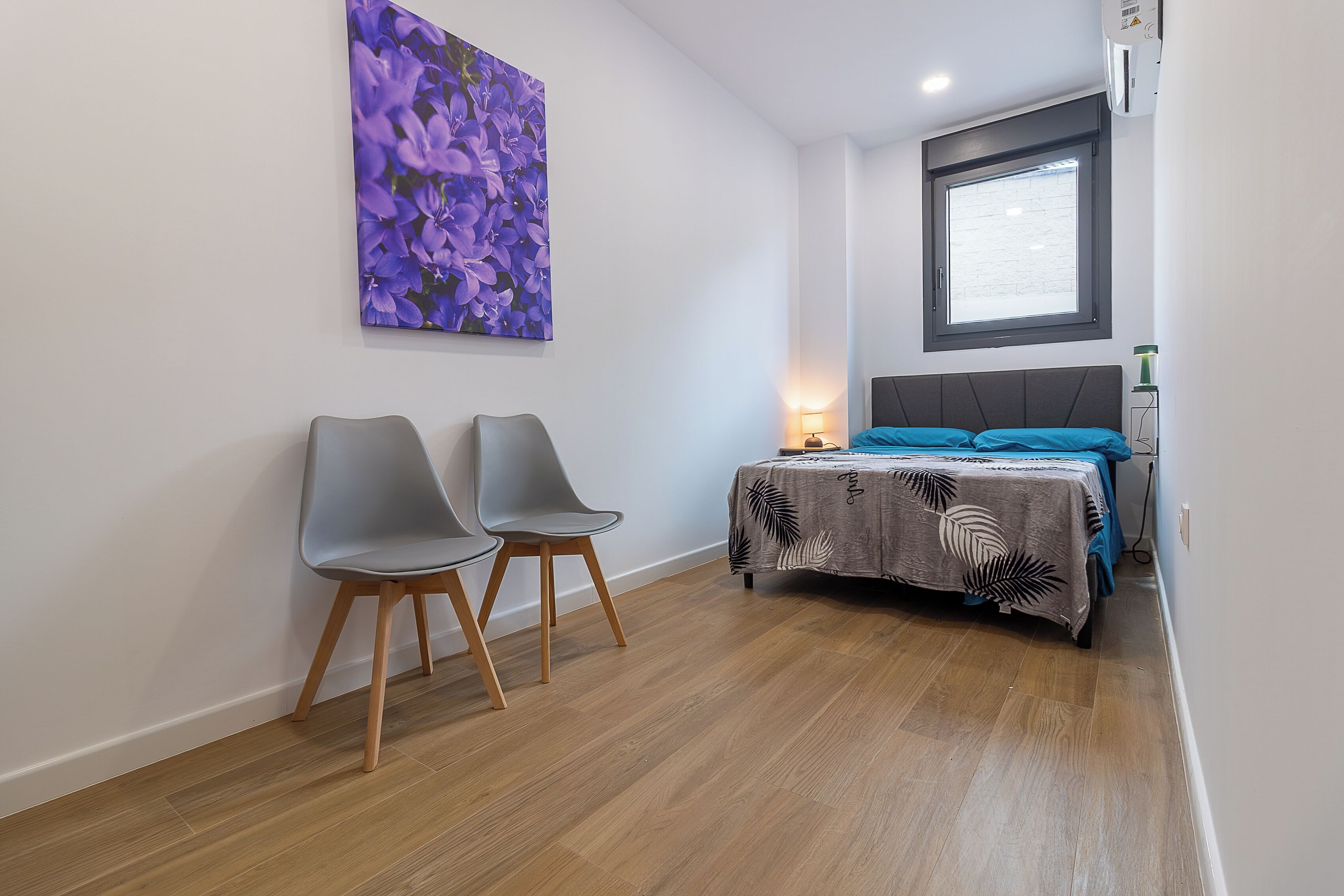 2 bedrooms, travel crib, free WiFi, bed sheets