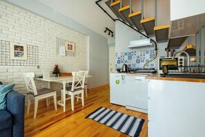 Dining - Cozy 1-bedroom apartment in fabulous İstanbul with AC (İstanbul)