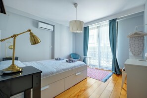 1 bedroom, iron/ironing board, free WiFi, bed sheets - Cozy 1-bedroom apartment in fabulous İstanbul with AC (İstanbul)