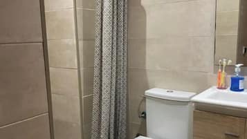 Toallas, jabón, papel de baño