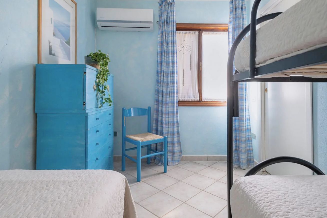 2 Schlafzimmer, Reisekinderbett