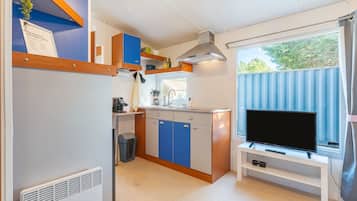 Refrigerador, microondas, placa de cocina, cafetera/tetera