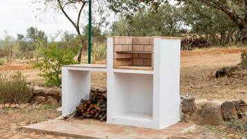 Deluxe Studio, Patio, Courtyard View | Interior