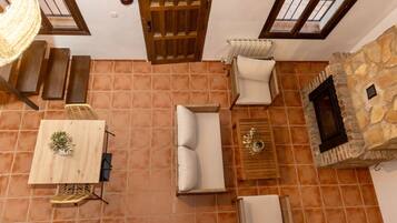 Deluxe Studio, Patio, Courtyard View | Interior