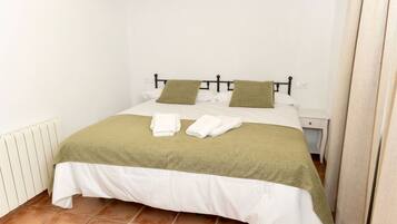 Deluxe Studio, Patio, Courtyard View | Interior