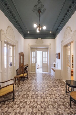 Lobby - Grand 1930s Mansion in Chania Old Town with Garden (Chania)