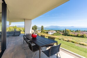 Outdoor dining - Vrbo Property (Padenghe sul Garda)