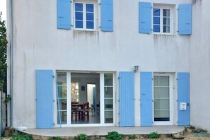 Exterior detail - In the heart of the island, close to shops, traffic-free. (Saint-Pierre-d'Oléron)