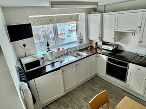 Micro-ondes, four, lave-vaisselle