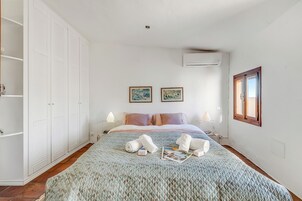 Ferros/tábuas de passar roupa, Wi-Fi de cortesia, roupa de cama