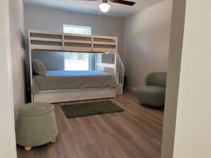 4 makuuhuonetta, silitysrauta/-lauta, Wi-Fi, vuodevaatteet