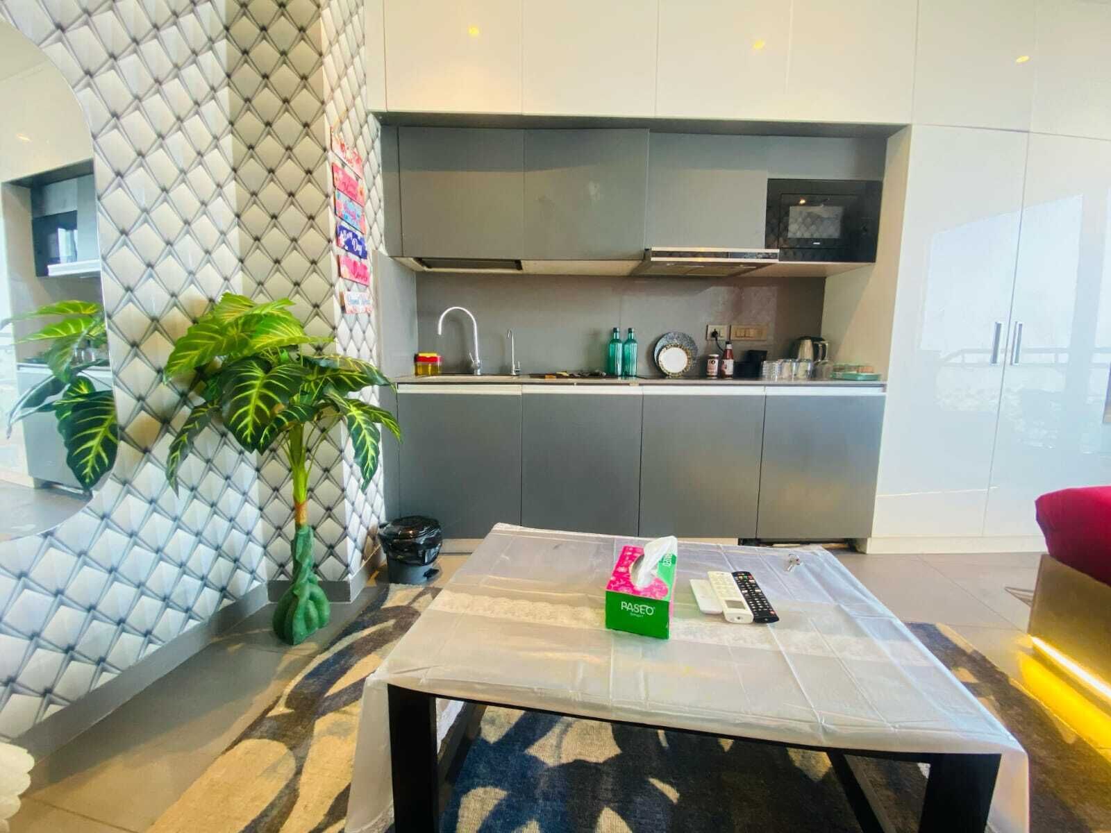 ラグジュアリー スタジオスイート シティビュー | 専用キッチン | 小型冷蔵庫、調理器具と食器