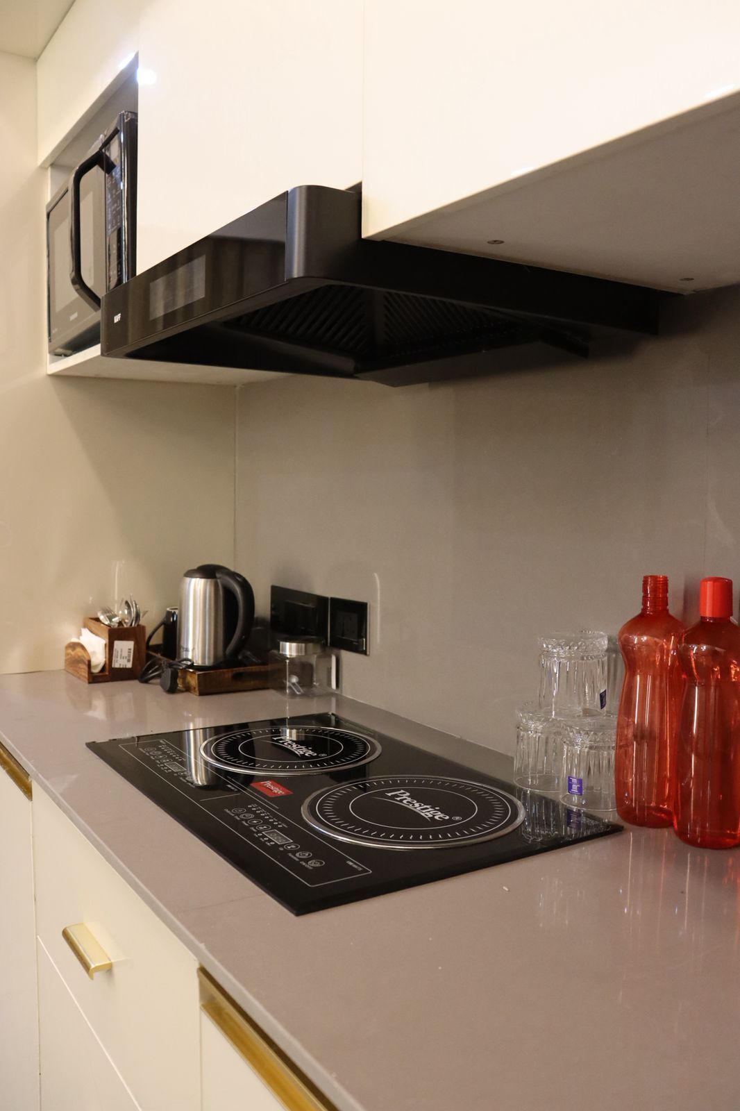 Luxury Studio Suite, City View | Private kitchen | Mini-fridge, cookware/dishes/utensils