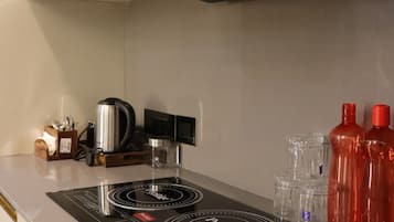 Luxury Studio Suite, City View | Private kitchen | Mini-fridge, cookware/dishes/utensils