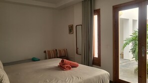 3 chambres, coffres-forts dans les chambres, fer et planche à repasser