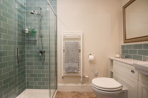 Double Room (The Yellow Room) | Bathroom - Craigellie (Blairgowrie)