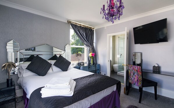 Iron/ironing board, Internet, bed sheets