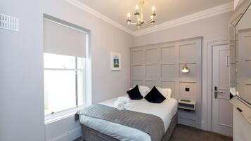 Tabla de planchar con plancha, Internet, ropa de cama