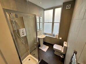 Luxury Apartment | Bathroom | Shower, hair dryer, towels, toilet paper