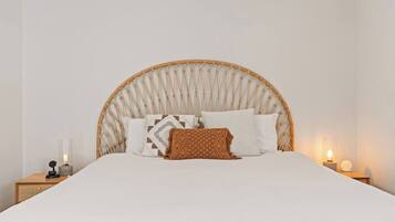 3 bedrooms, desk, iron/ironing board, WiFi