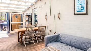 House | Outdoor dining