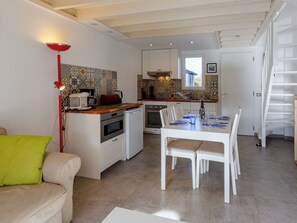 Fridge, microwave, oven, cookware/dishes/utensils - Cabourg Cottage by Interhome (Cabourg)