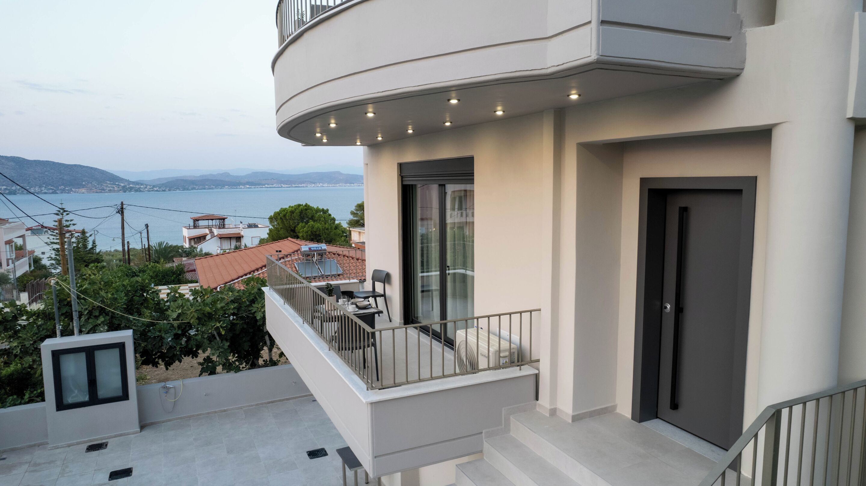 Poème 1 | Balcony