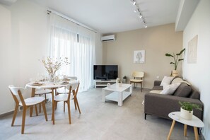Living area - Maison Poème Luxury Apartments (Salamis)