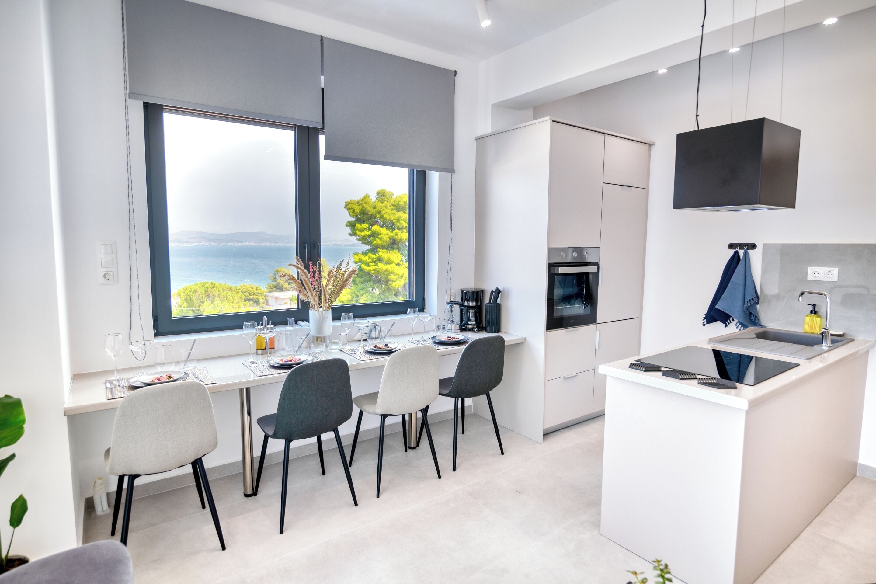 Poème 3 | Private kitchen | Fridge, oven, stovetop, espresso maker