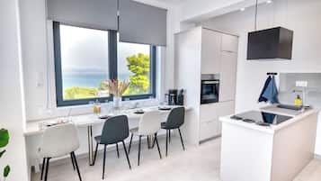 Poème 3 | Private kitchen | Fridge, oven, stovetop, espresso maker