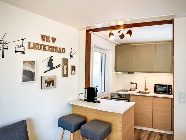 Jääkaappi, mikroaaltouuni, astianpesukone