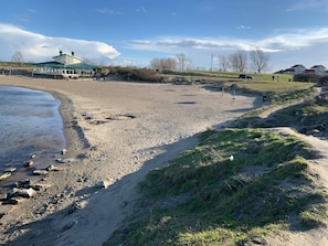 Beach - Christopher Avenue 101 (Brouwershaven)