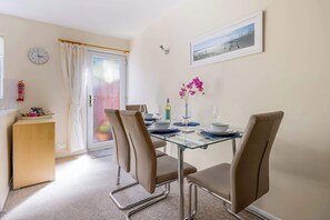 Dining - Sun Ahoy!  -  with Private Sunny Patio and Parking (Poole)